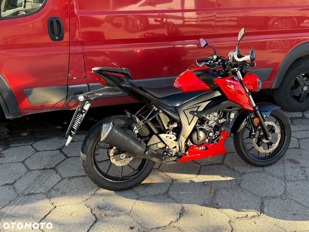 Suzuki GSX - 17