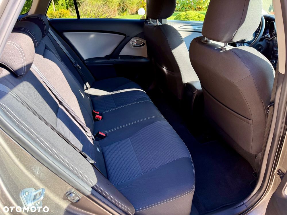 Toyota Avensis 1.8 Sol plus NAVI - 20