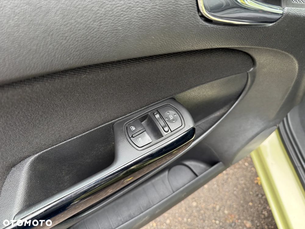 Opel Corsa 1.4 16V Innovation - 17