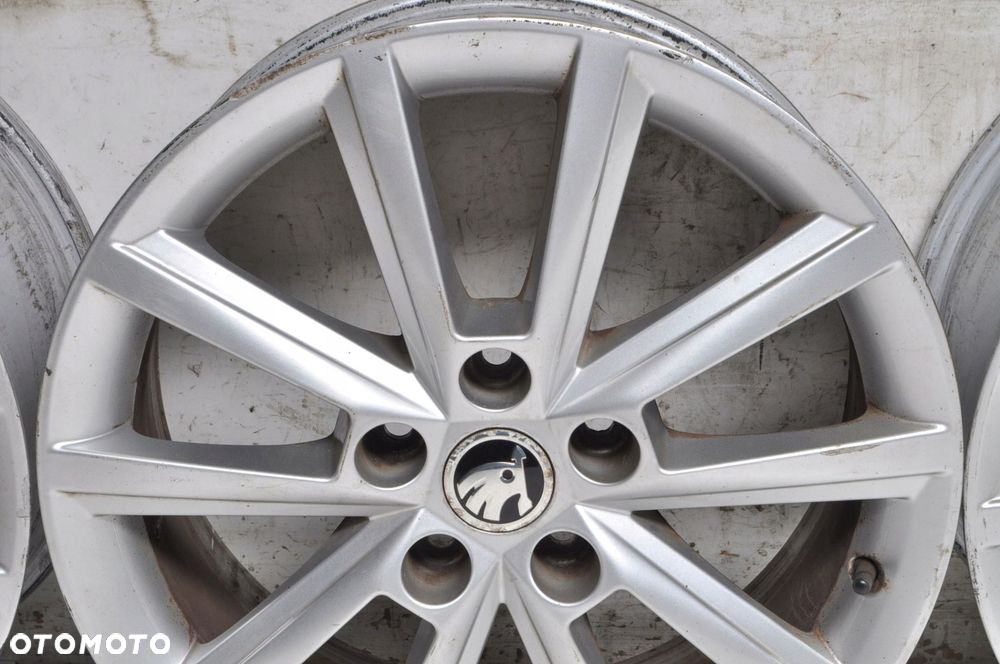 SKODA  FELGI ALUMINIOWE 5E0601025E 17 7.0 ET49 5X112 - 5
