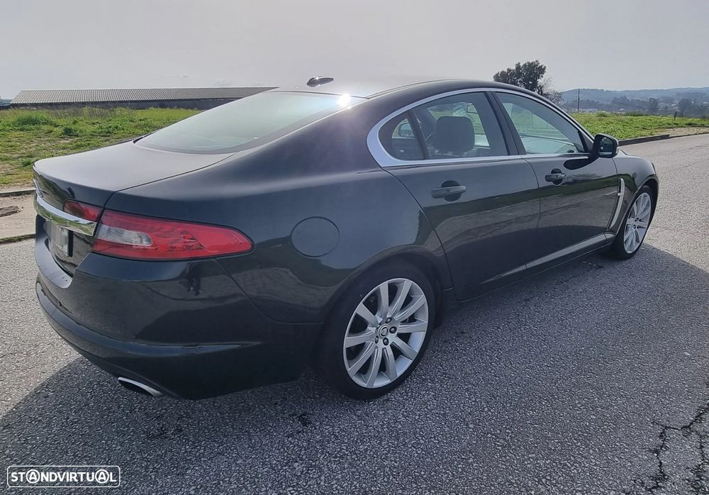 Jaguar XF 2.7 D V6 Premium Luxury - 3