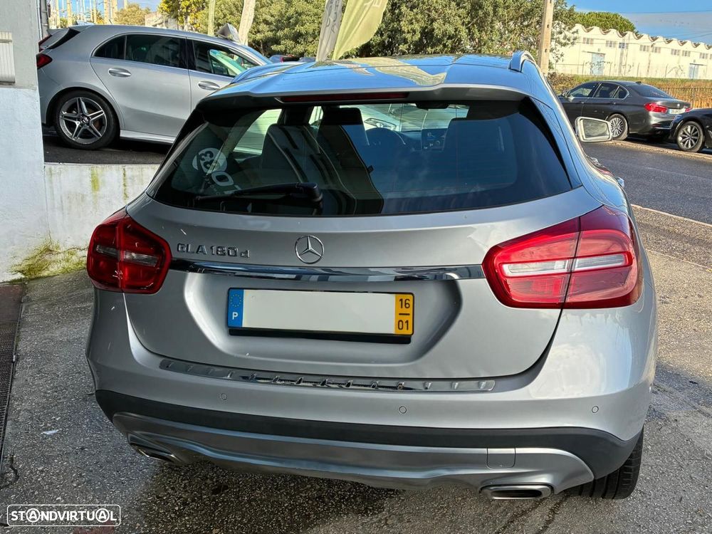 Mercedes-Benz GLA 180 d Urban — fotografia 4