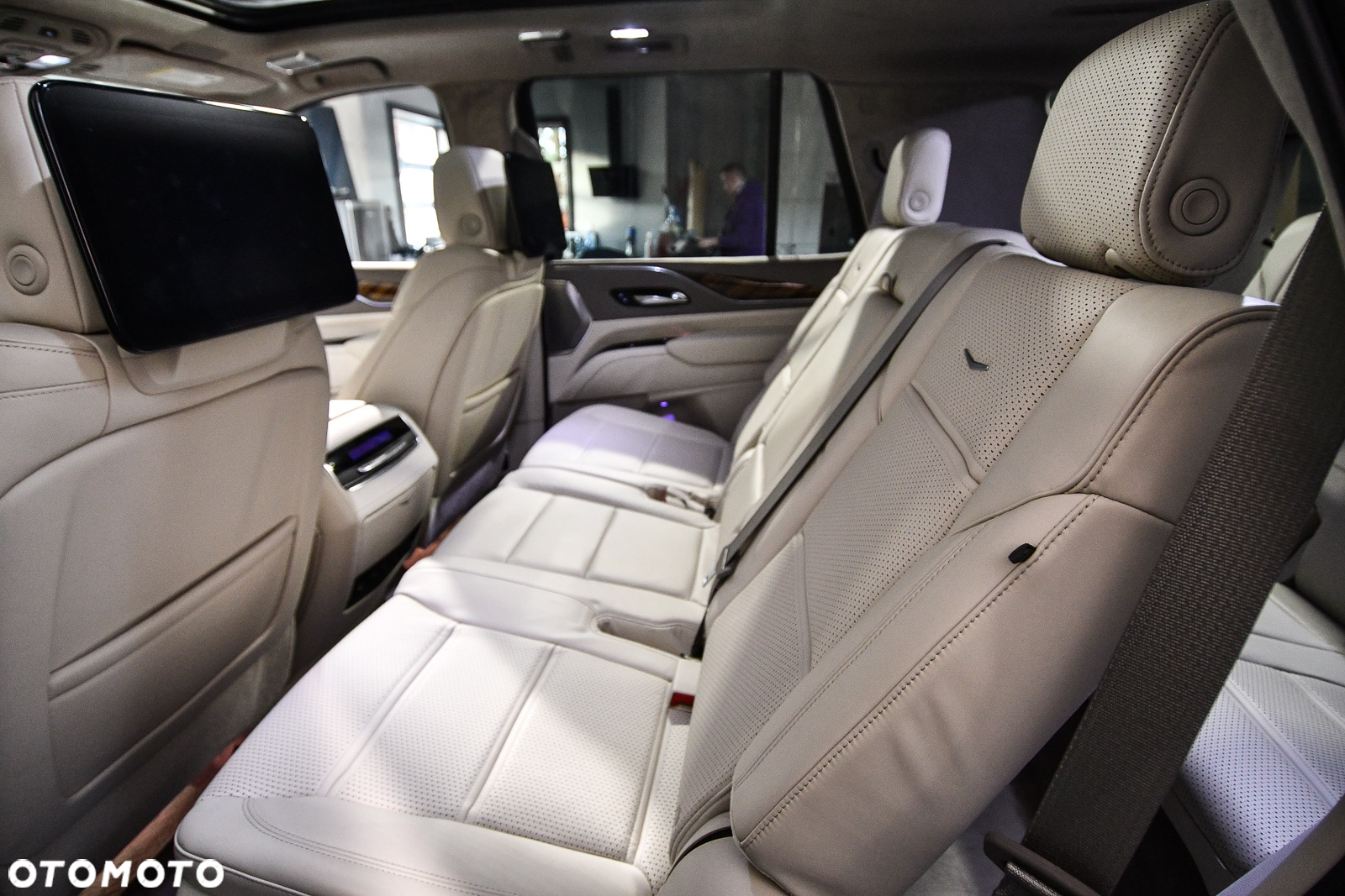 Cadillac Escalade - 17
