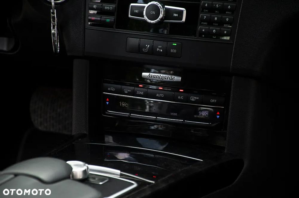 Mercedes-Benz Klasa E 220 BlueTEC 4Matic 7G-TRONIC Avantgarde - 26