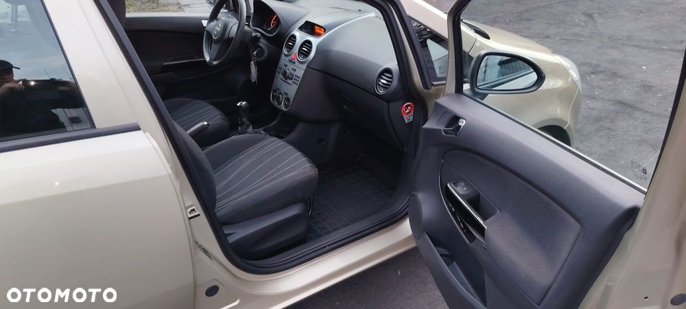 Opel Corsa 1.2 16V Essentia - 21