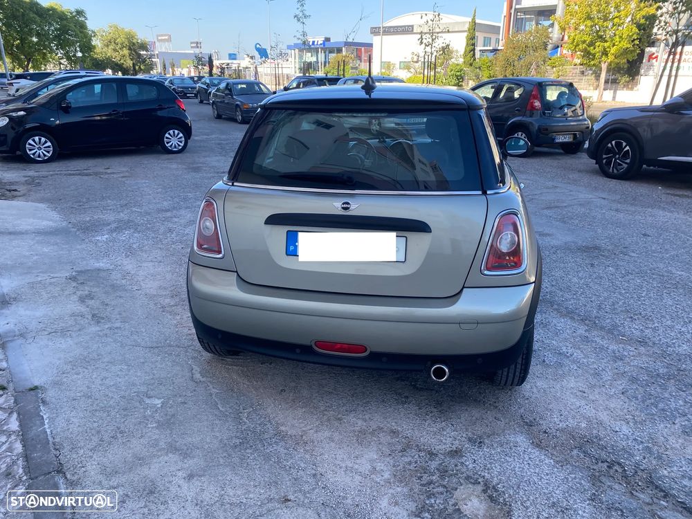 MINI 3 Portas One D - 7