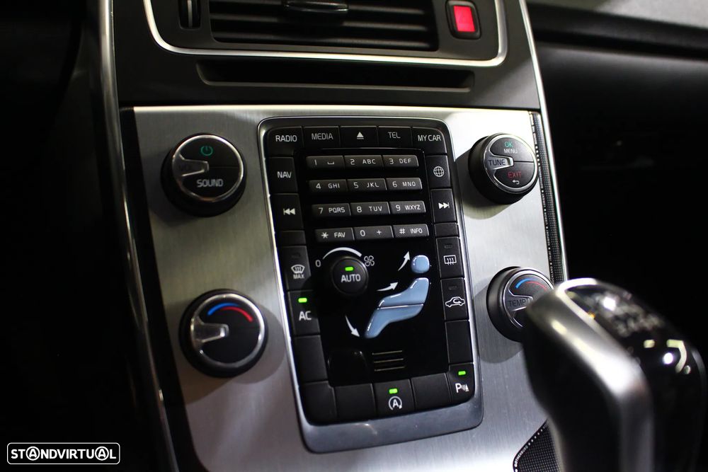 Volvo V60 2.0 D2 Momentum Drive - 27