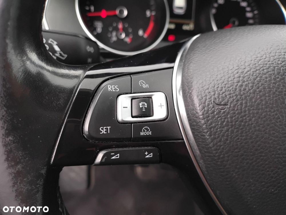 Volkswagen Passat - 15