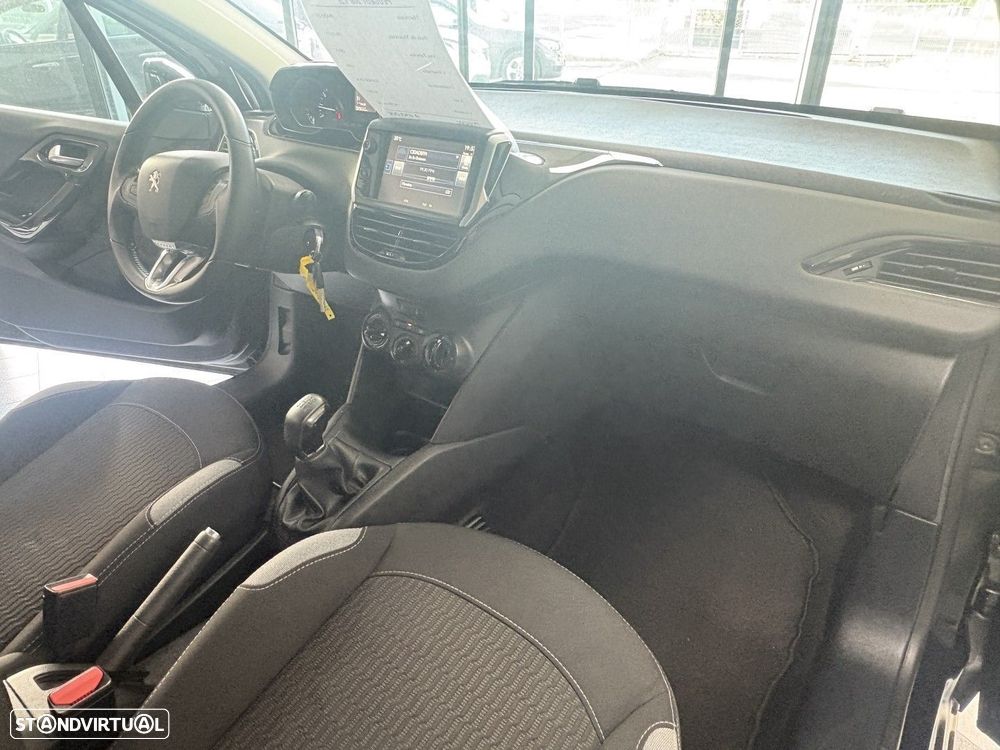 Peugeot 208 1.2 PureTech Signature - 22