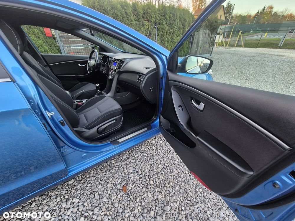 Hyundai i30 blue 1.4 Passion - 30