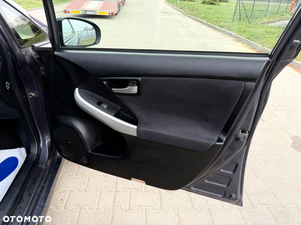 Toyota Prius 1.8 HSD Premium - 18