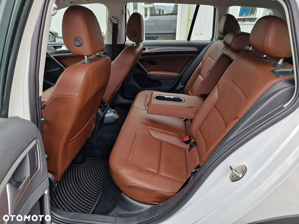 Volkswagen Golf - 32