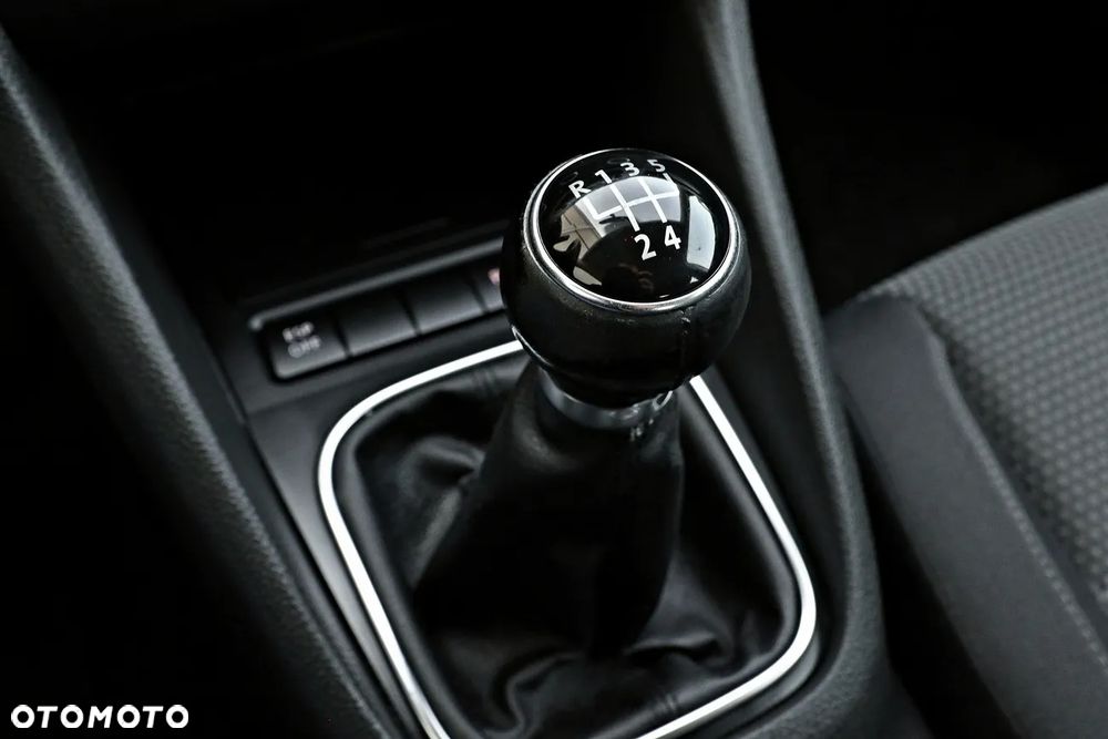 Volkswagen Golf 1.6 TDI DPF BlueMotion Technology Team - 31