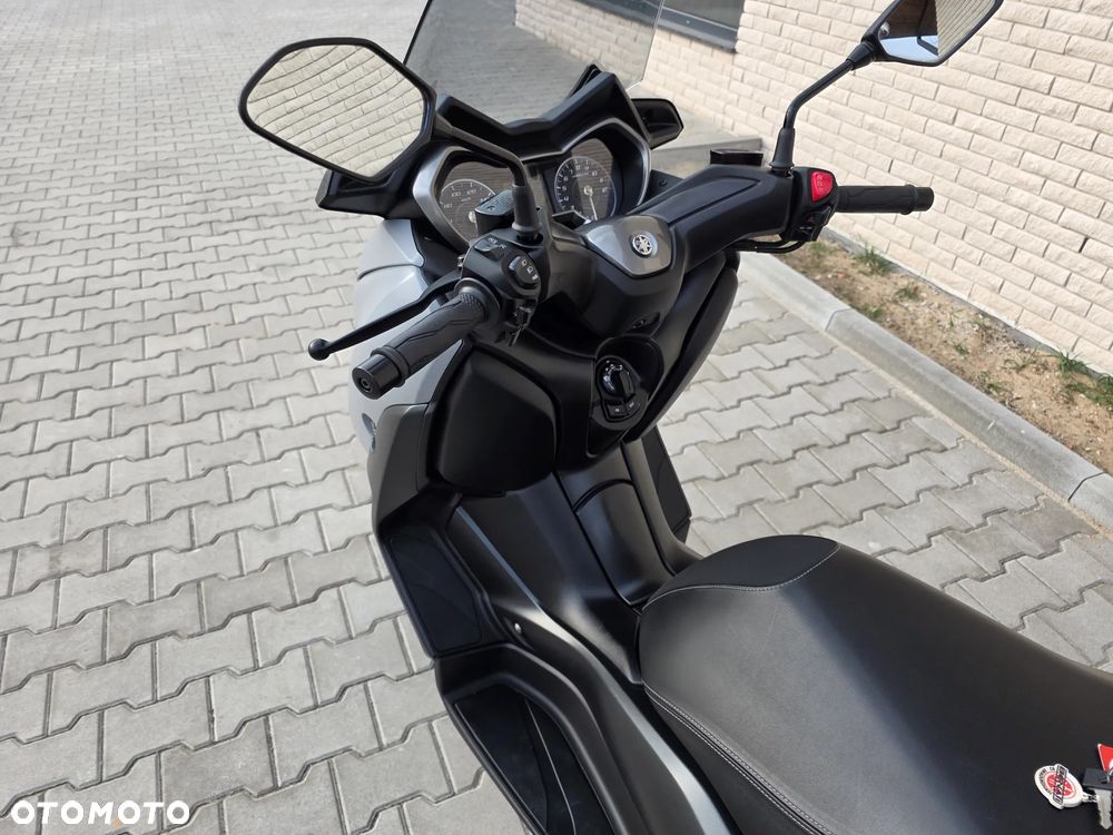 Yamaha X-max - 17
