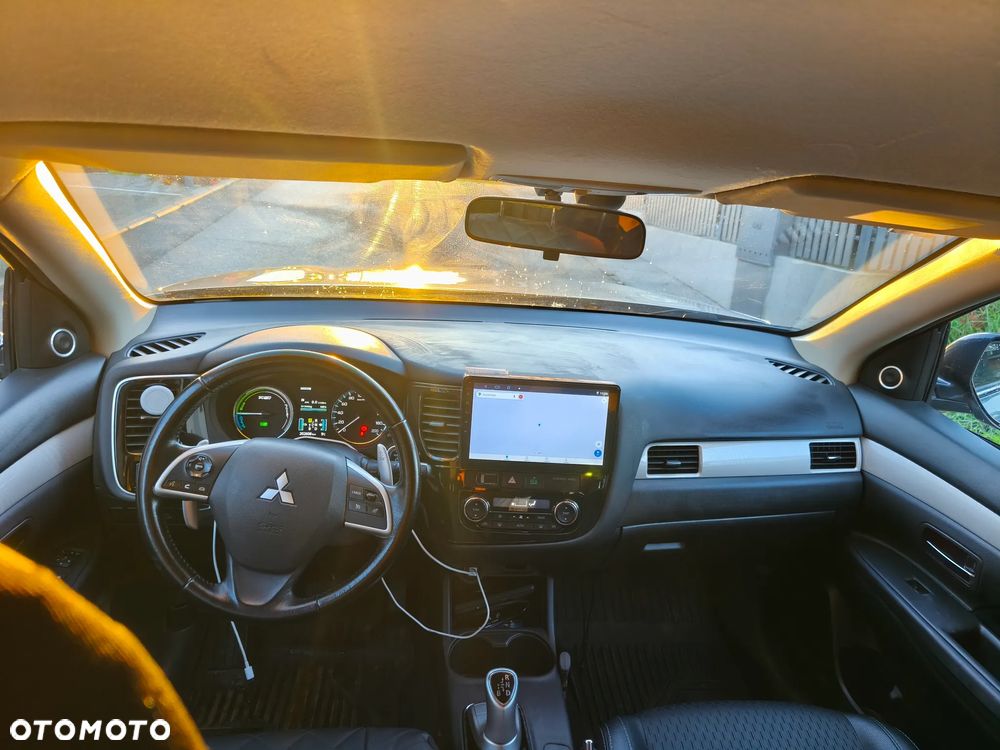 Mitsubishi Outlander PHEV Instyle NAVI + - 4