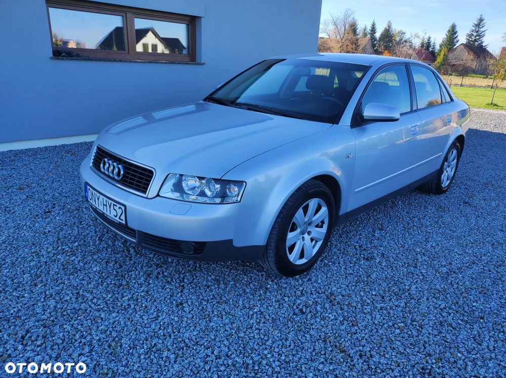 Audi A4 Limousine - 1