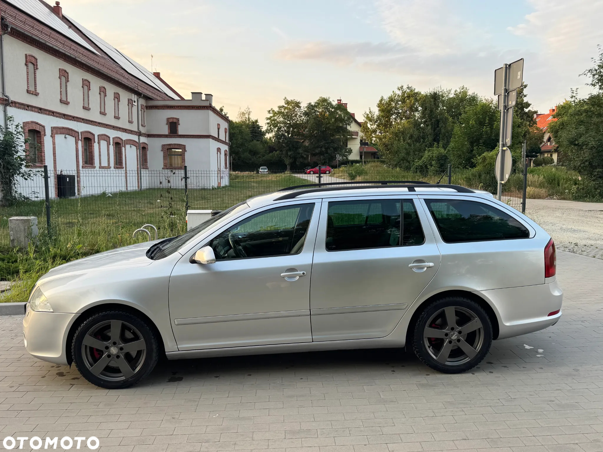 Skoda Octavia Combi 2.0 TDI DPF RS - 5