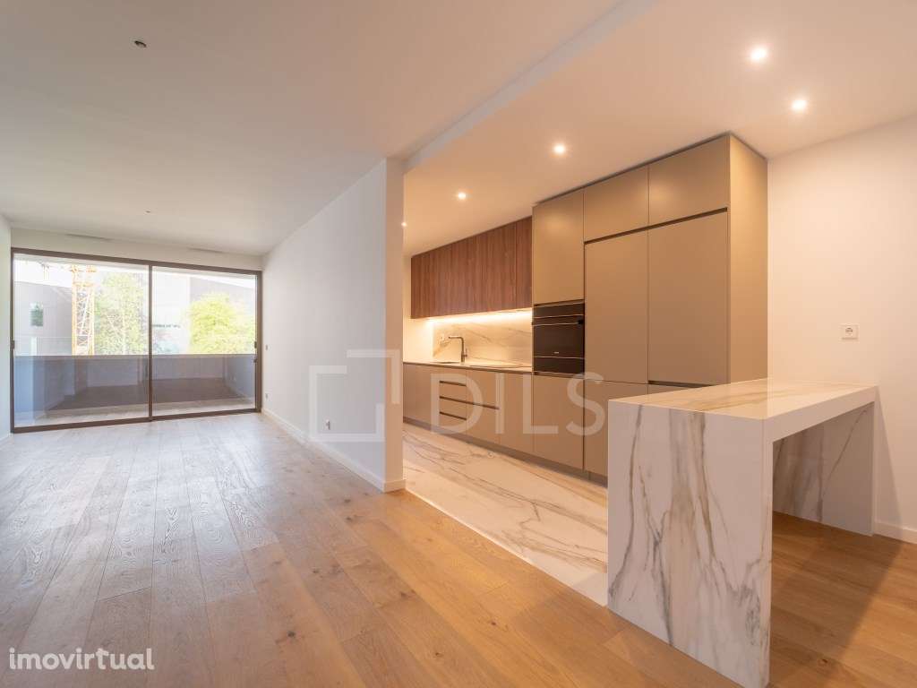 Apartamento T2 em Vila Nova Gaia com varanda e estacionamento - Grande imagem: 4/40