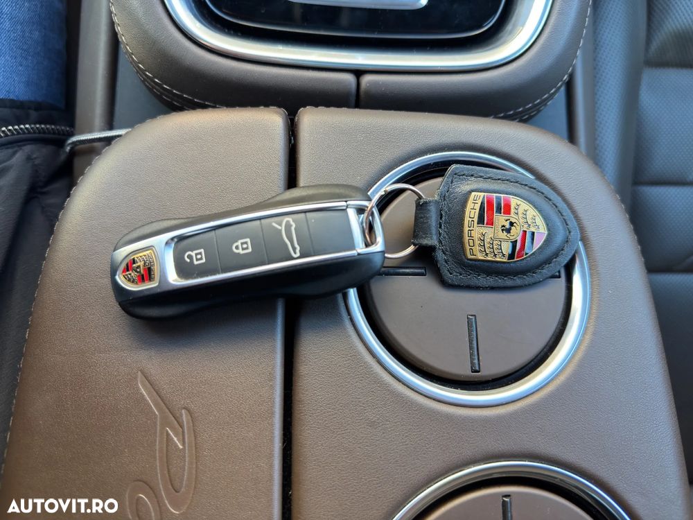 Porsche Panamera 4 Platinum Edition - 22