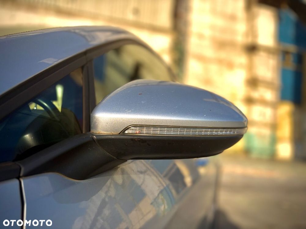 Volkswagen Golf - 6