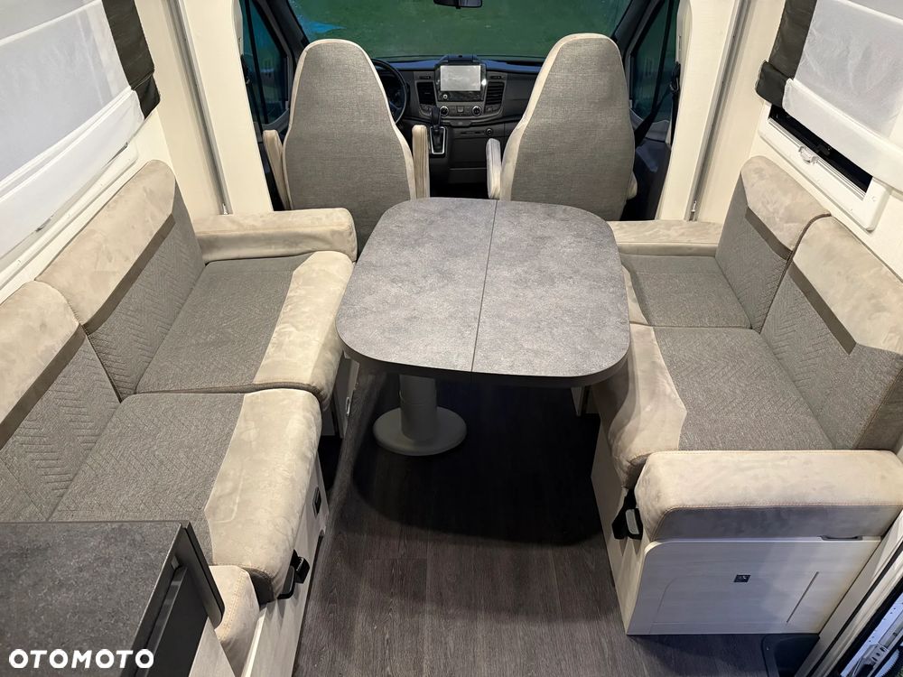 Ford CHALLENGER 380 - 16