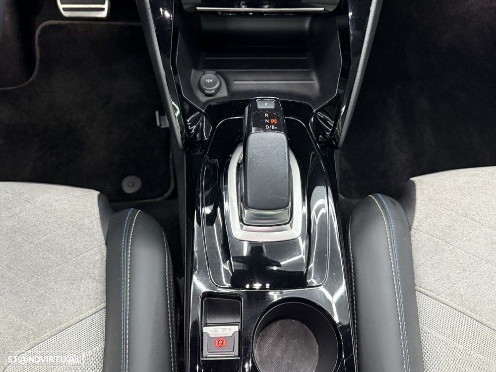 Peugeot e-2008 50 kWh GT - 29