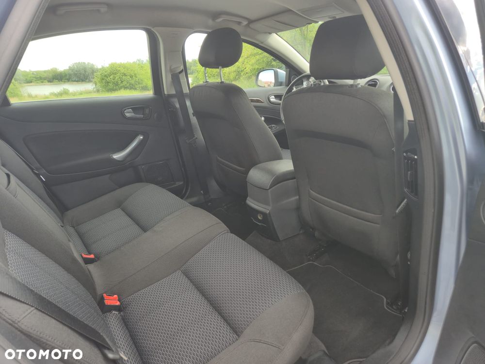 Ford Mondeo 2.0 Ghia Executive - 11