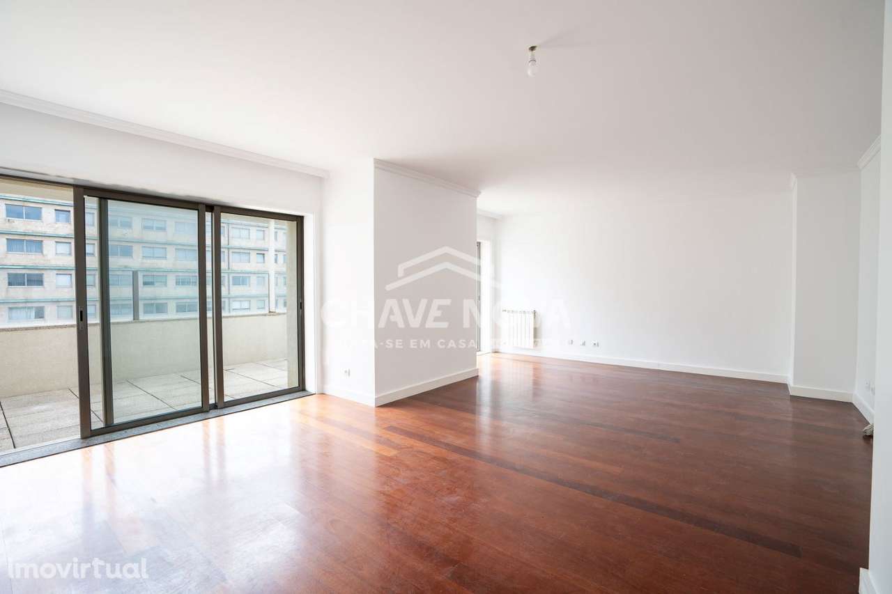 T4 Recuado c/ 2 Lugares de Garagem em Matosinhos Sul - Grande imagem: 2/23