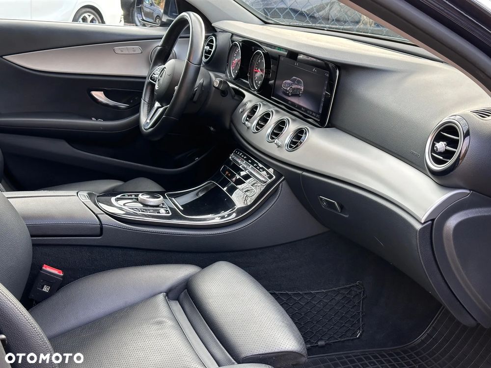 Mercedes-Benz Klasa E 200 d 9G-TRONIC - 31