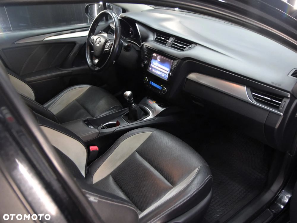 Toyota Avensis 2.0 D-4D Premium - 6