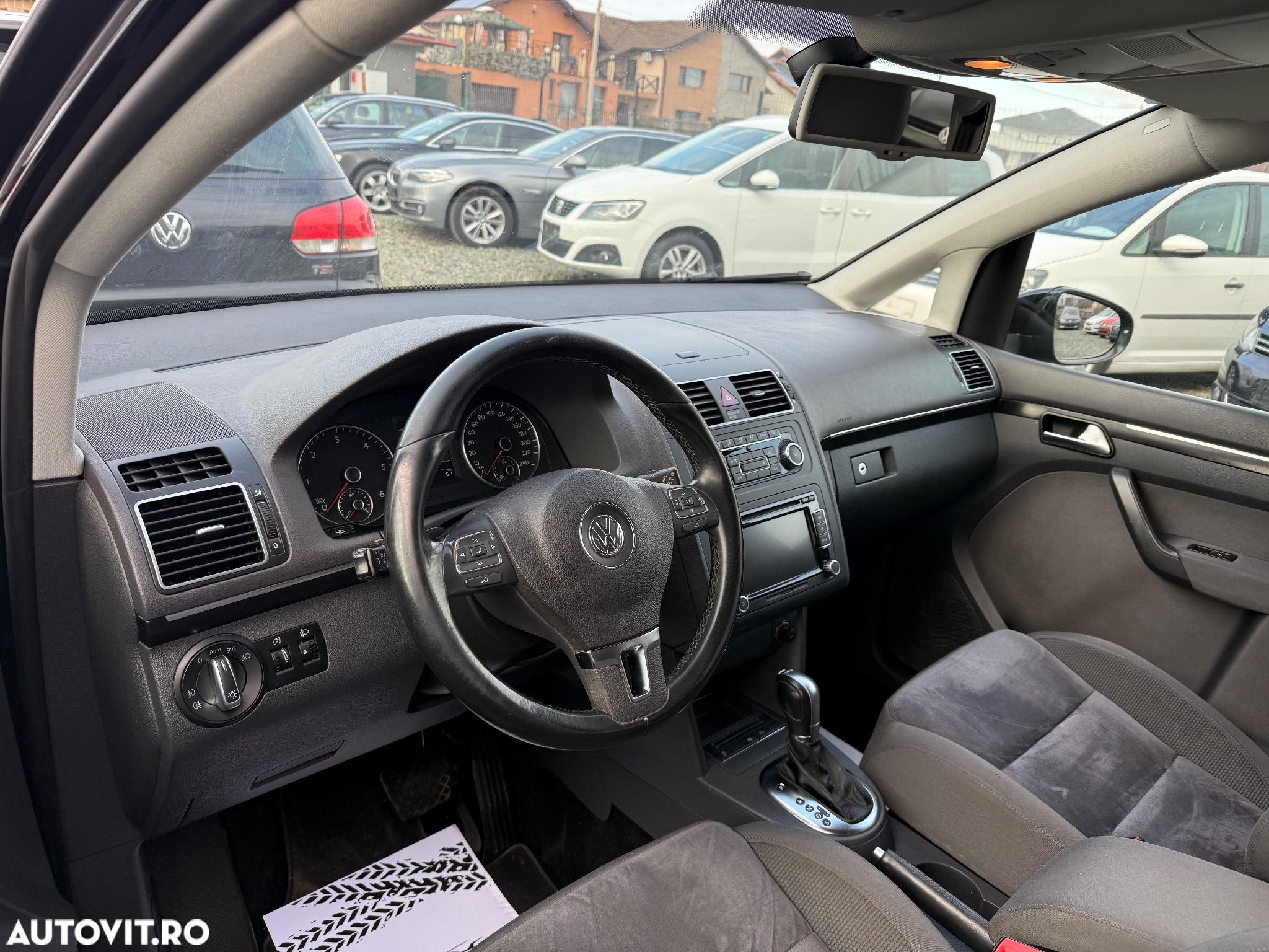 Volkswagen Touran 1.6 TDI DSG Highline - 36