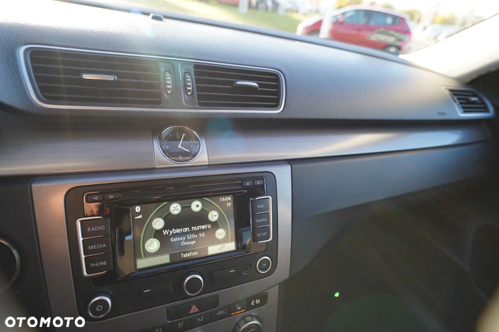 Volkswagen Passat - 16