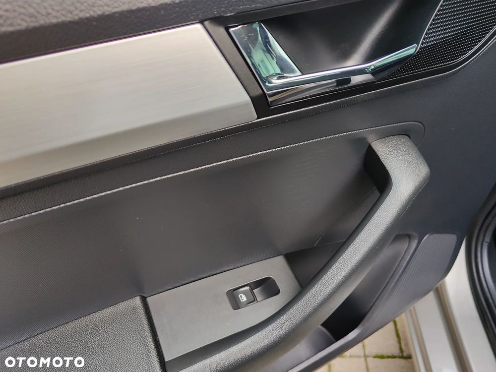 Skoda RAPID Spb 1.0 TSI Drive - 16