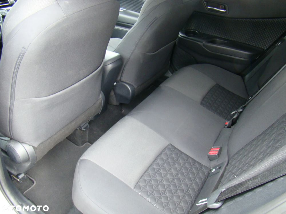 Toyota C-HR 1.8 Hybrid Team Deutschland - 35