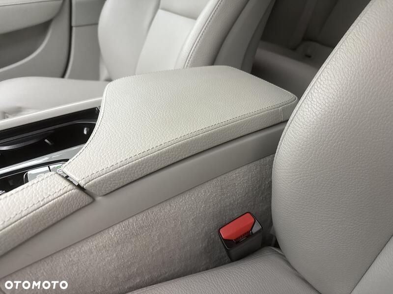 Volvo S90 D4 SCR Momentum Pro - 18