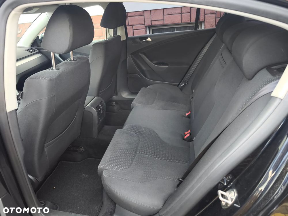 Volkswagen Passat 1.6 Trendline - 17