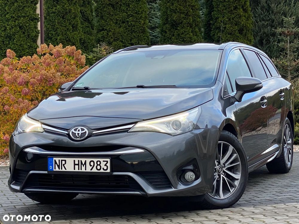 Toyota Avensis 2.0 D-4D Prestige - 2