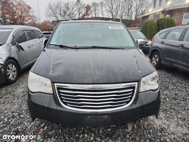 Chrysler Town & Country 3.6 Limited - 6