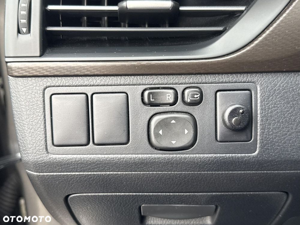 Toyota Avensis 1.8 Premium MS - 17