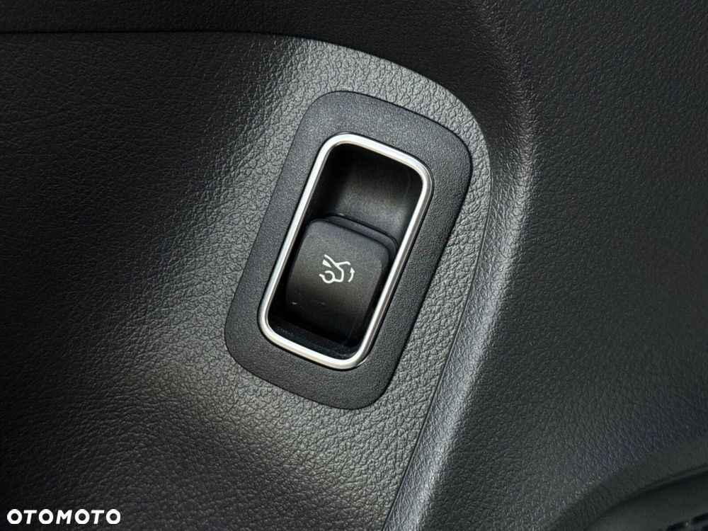 Mercedes-Benz CLA 250 4-Matic AMG Line 7G-DCT - 28
