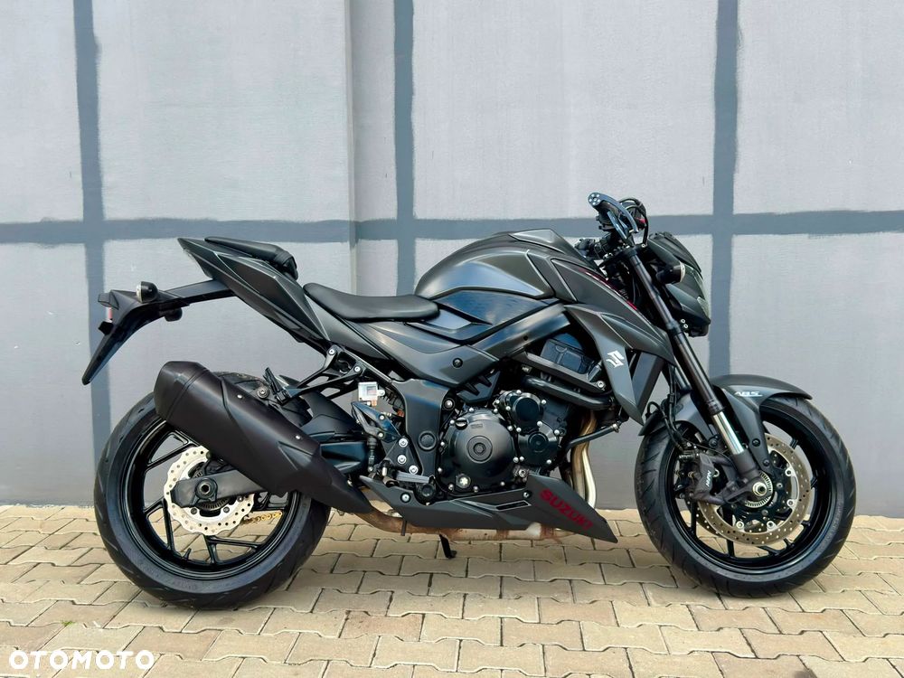 Suzuki GSX - 2