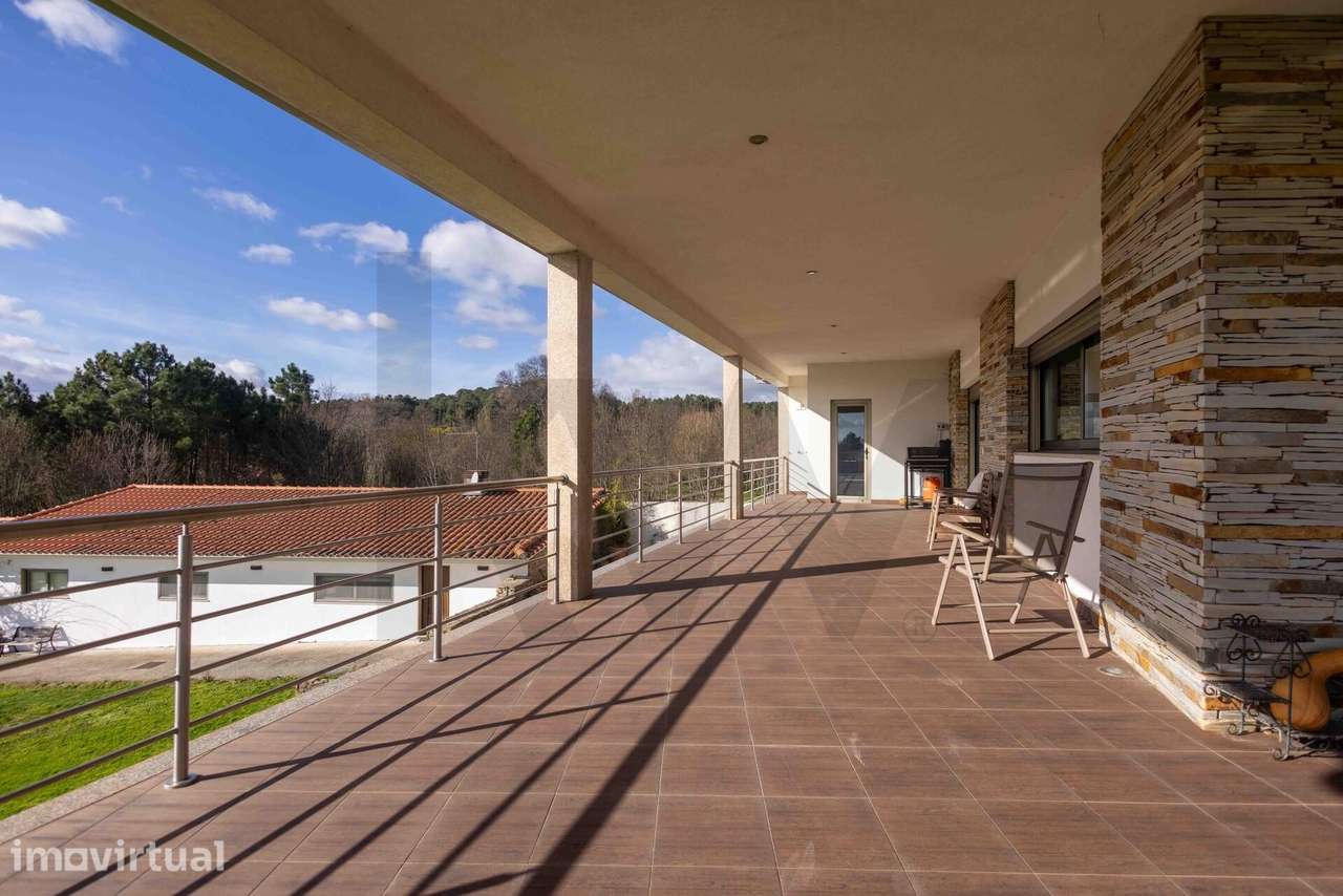 Moradia T4 de Luxo + Guest House T2, com Piscina e SPA Privado - Grande imagem: 5/51