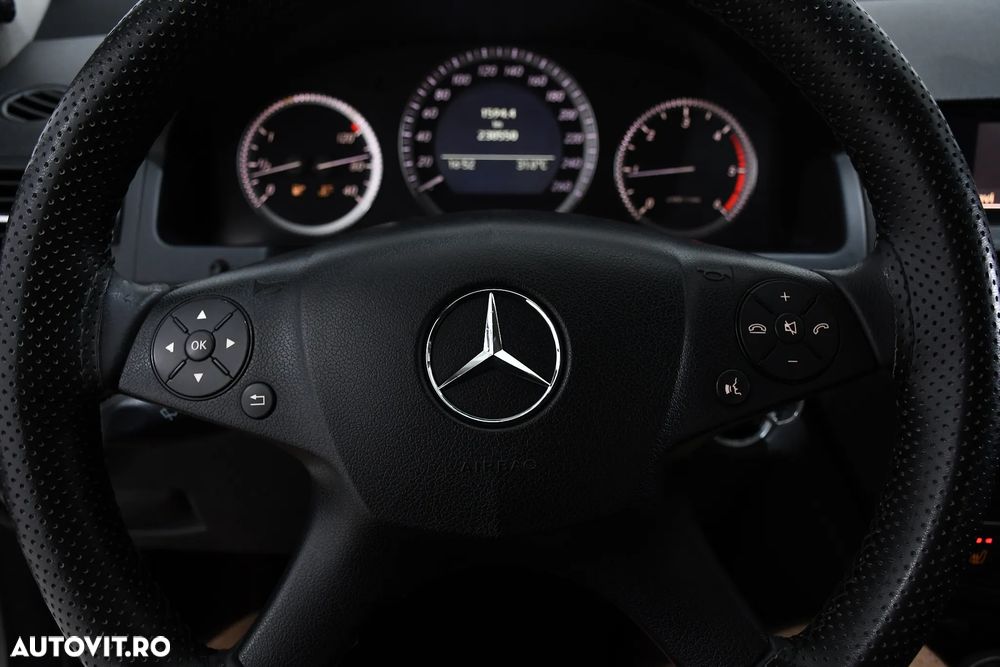 Mercedes-Benz C 200 CDI DPF BlueEFFICIENCY Elegance - 22
