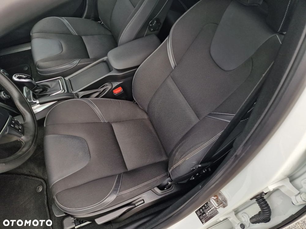 Volvo V40 D4 Geartronic Momentum - 16