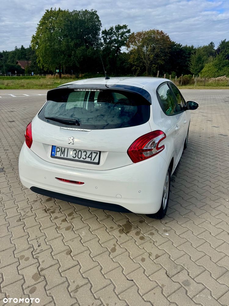 Peugeot 208 - 4