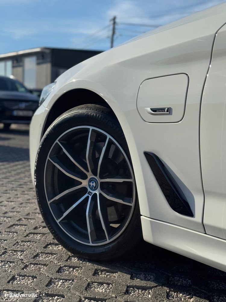 BMW 530 e Pack Desportivo M - 9