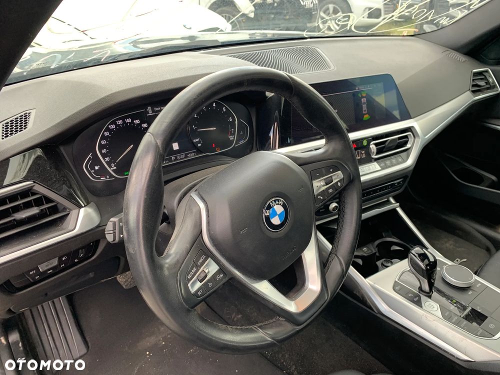BMW Seria 3 330i xDrive - 16