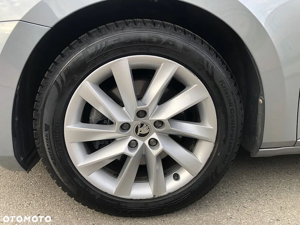 Skoda Superb 2.0 TDI SCR Style DSG - 32