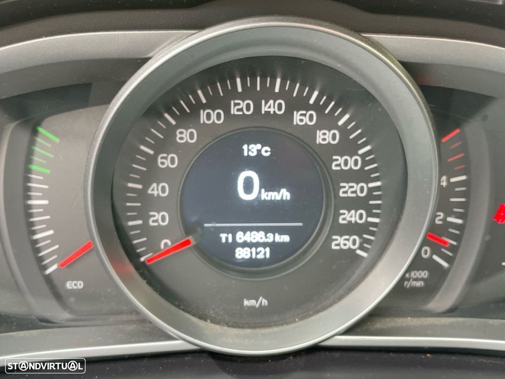 Volvo V40 2.0 D3 Momentum - 3