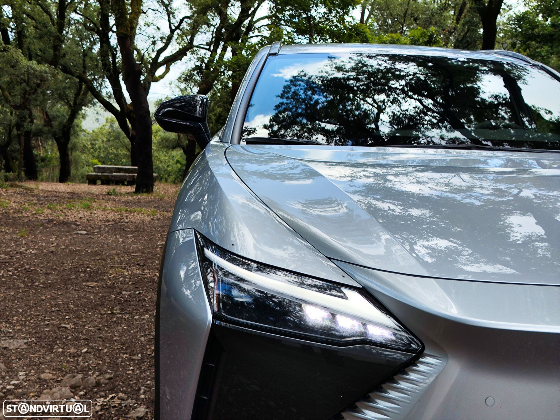 Lexus RZ 450e Premium Monotone c/ mala elétrica - 29